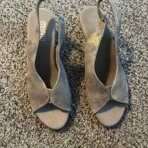 Munro Women's Tan Metallic Slingback Peep Toe Sandals NEW